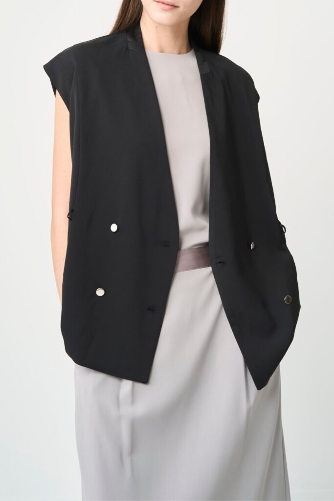 残りわずか W Shape Gilet - BLACK - seven dot (01)