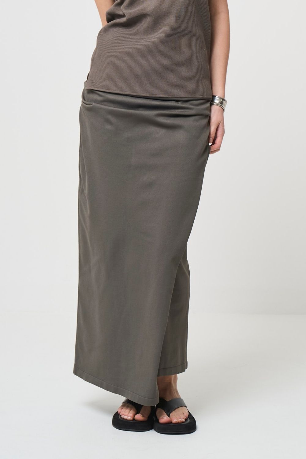 残りわずか Smooth Gather Knit Skirt - TAUPE - seven dot (02)