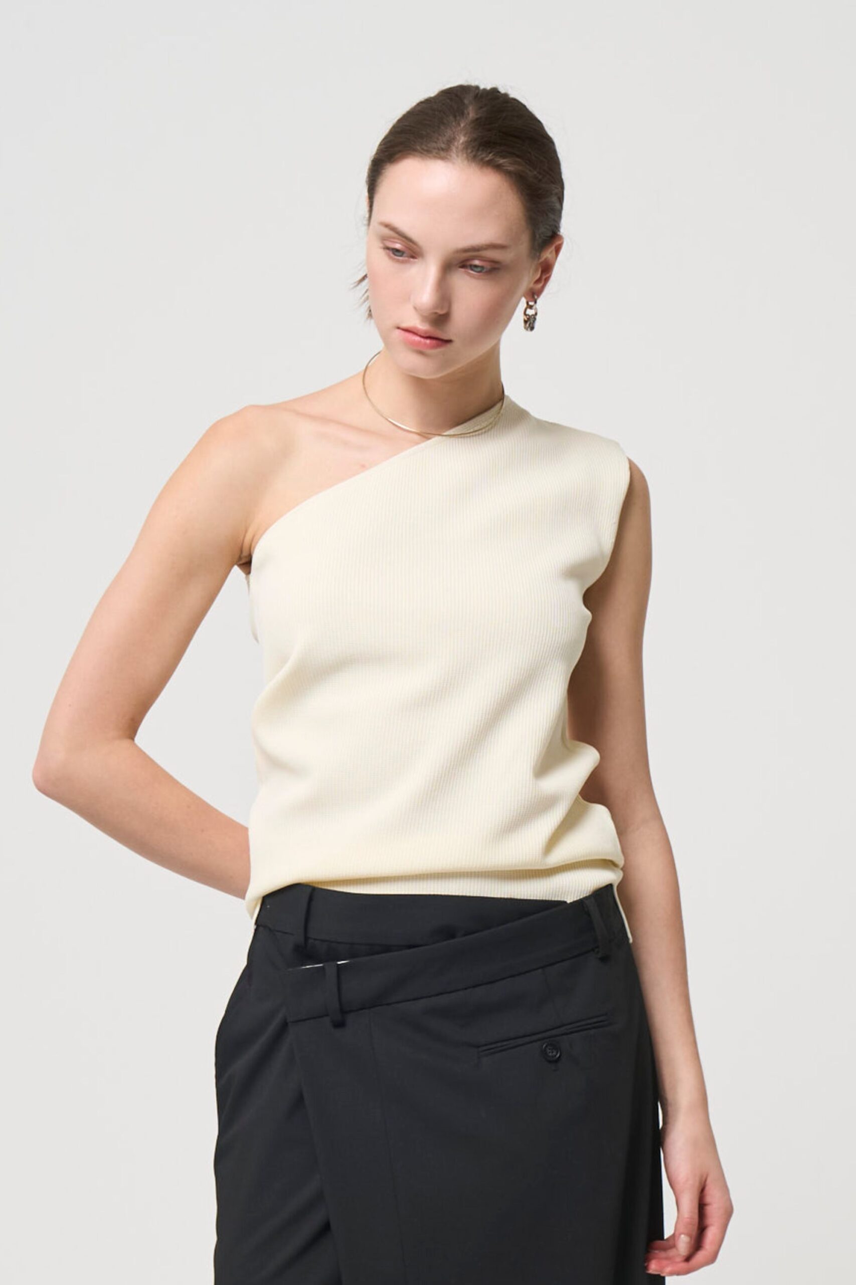 再入荷 Minimal Shoulder Cutsew - OFF WHITE - seven dot (01)