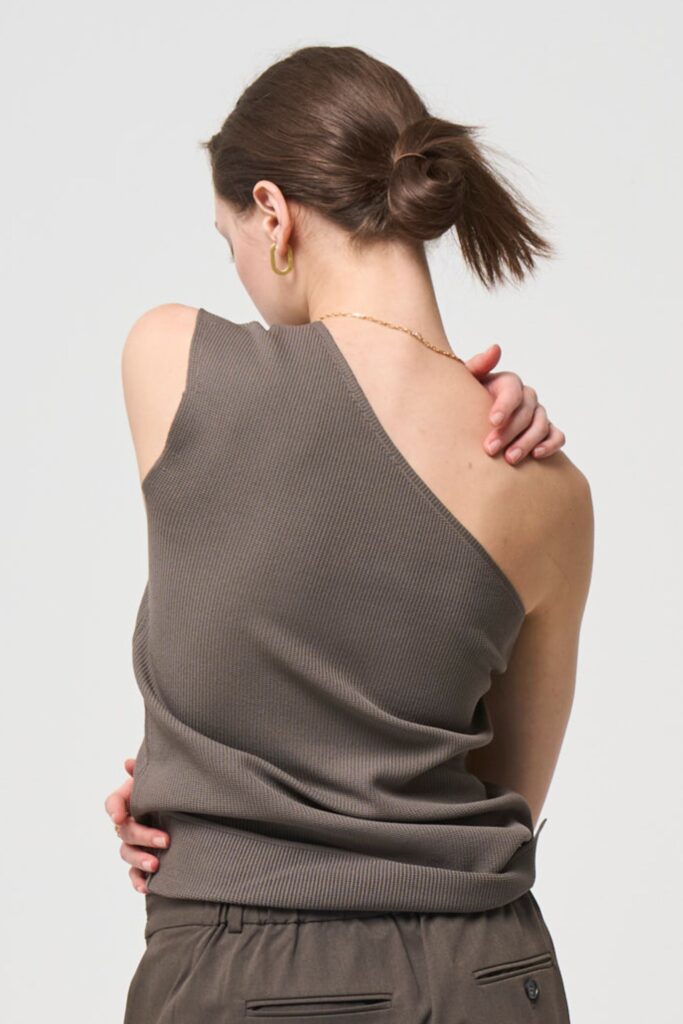 Minimal Shoulder Cutsew - SAND BEIGE - seven dot (01)