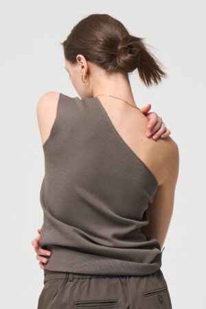 Minimal Shoulder Cutsew - SAND BEIGE - seven dot (01)